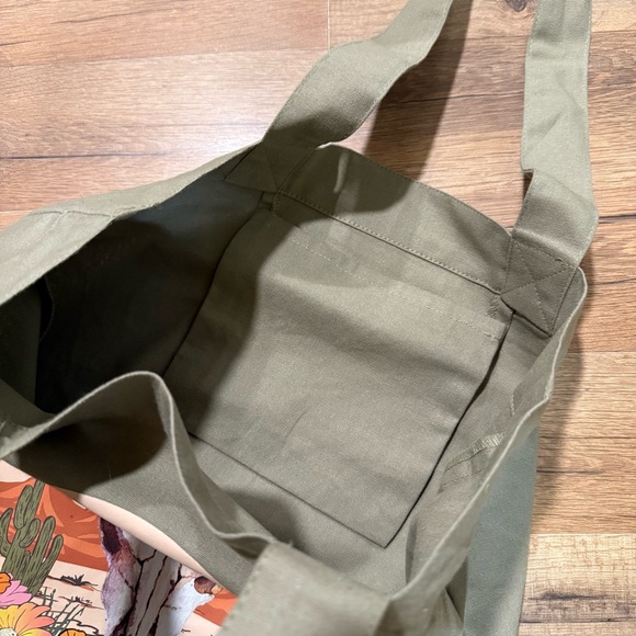 Green Tote Bag with Bull Skull Design NEW - Picture 4 of 4